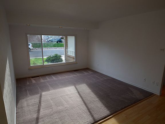 Spacious living room