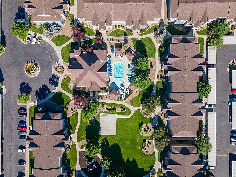 Pool and Clubhouse 2