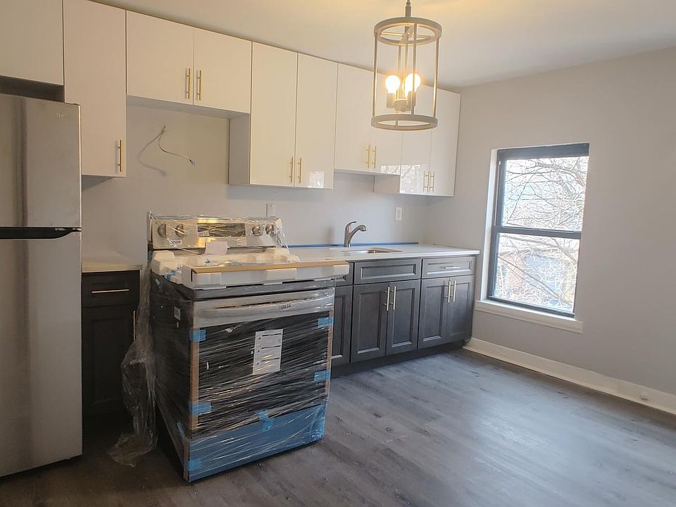 1st image of 140 S Clark St Floor 3