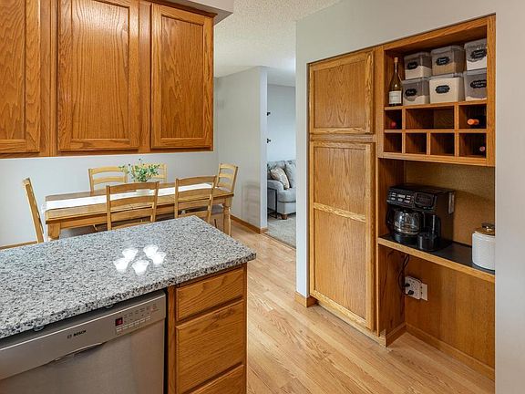 5th image of 456 Braeburn Dr