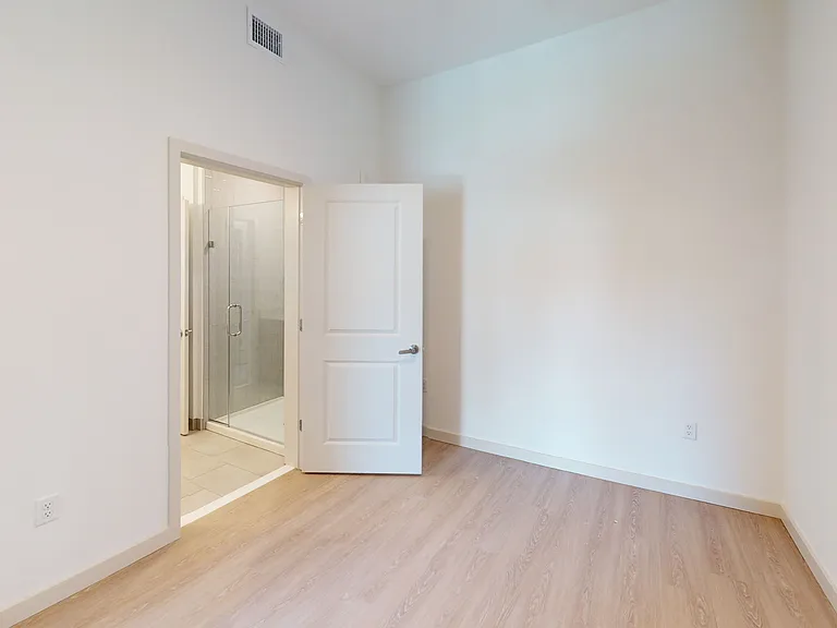 101 N Meridian — Photo 91