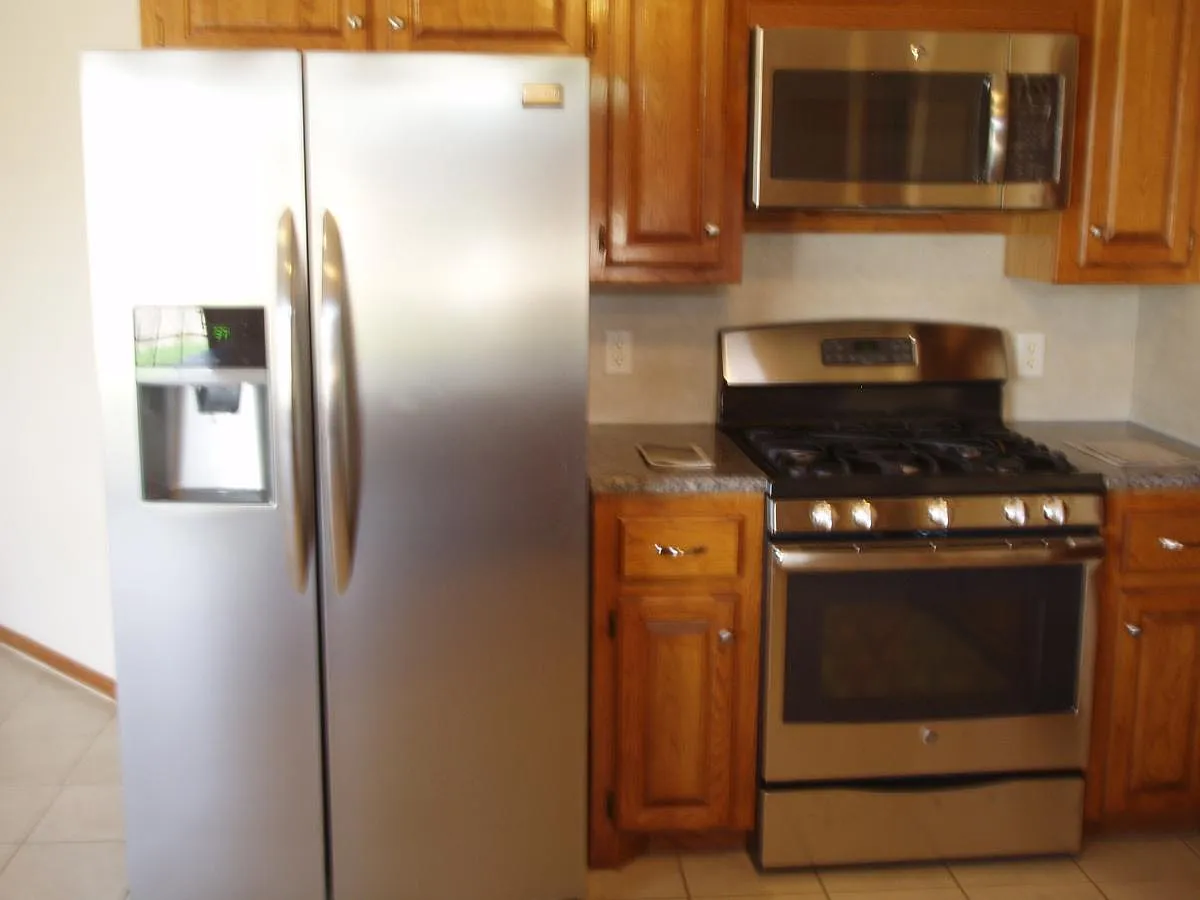 3 bed, 1862 sqft, $1,895 — Photo 3