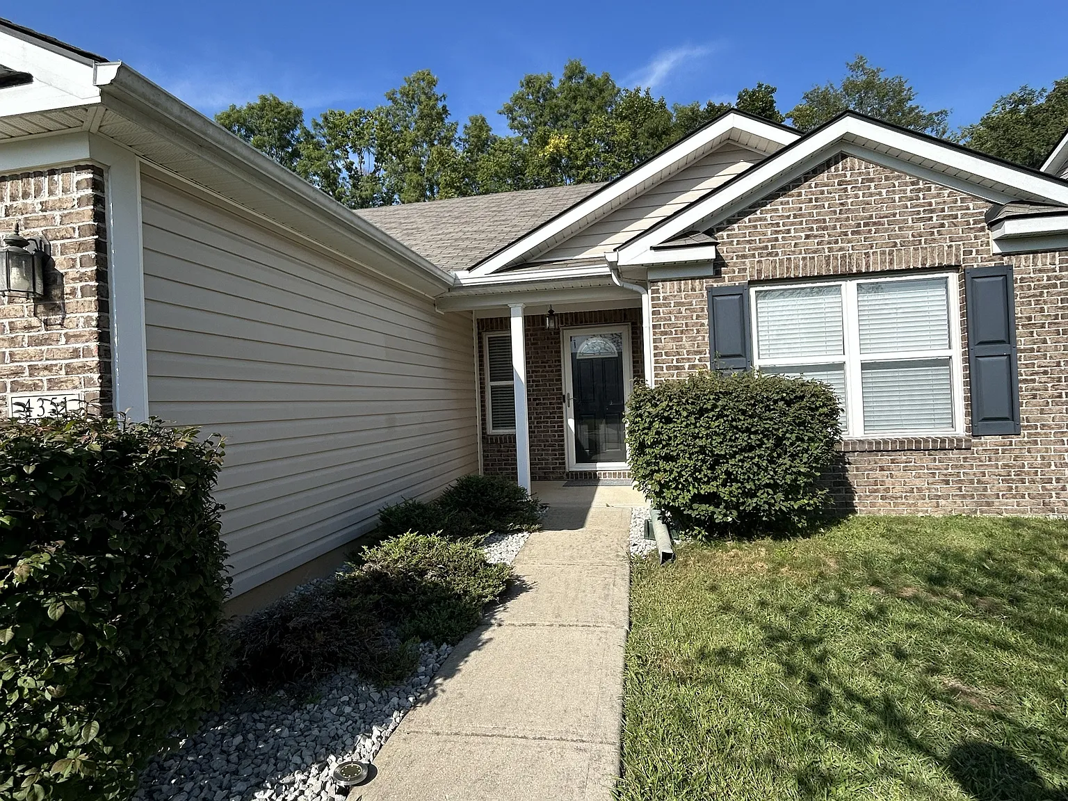 3 bed, 1600 sqft, $1,900 — Photo 3