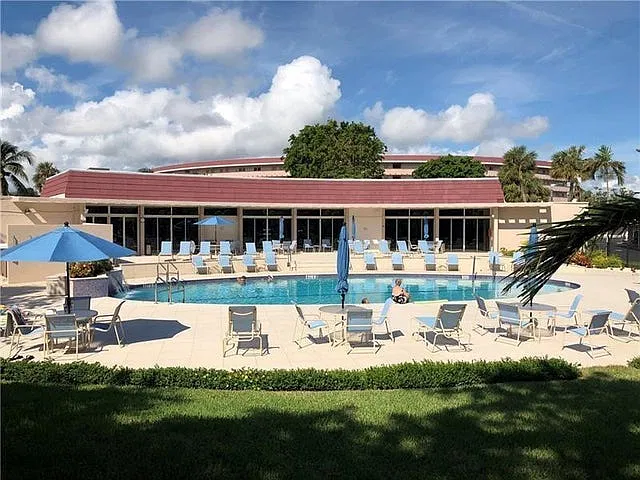 2 bed, 1228 sqft, $2,700 — Photo 3