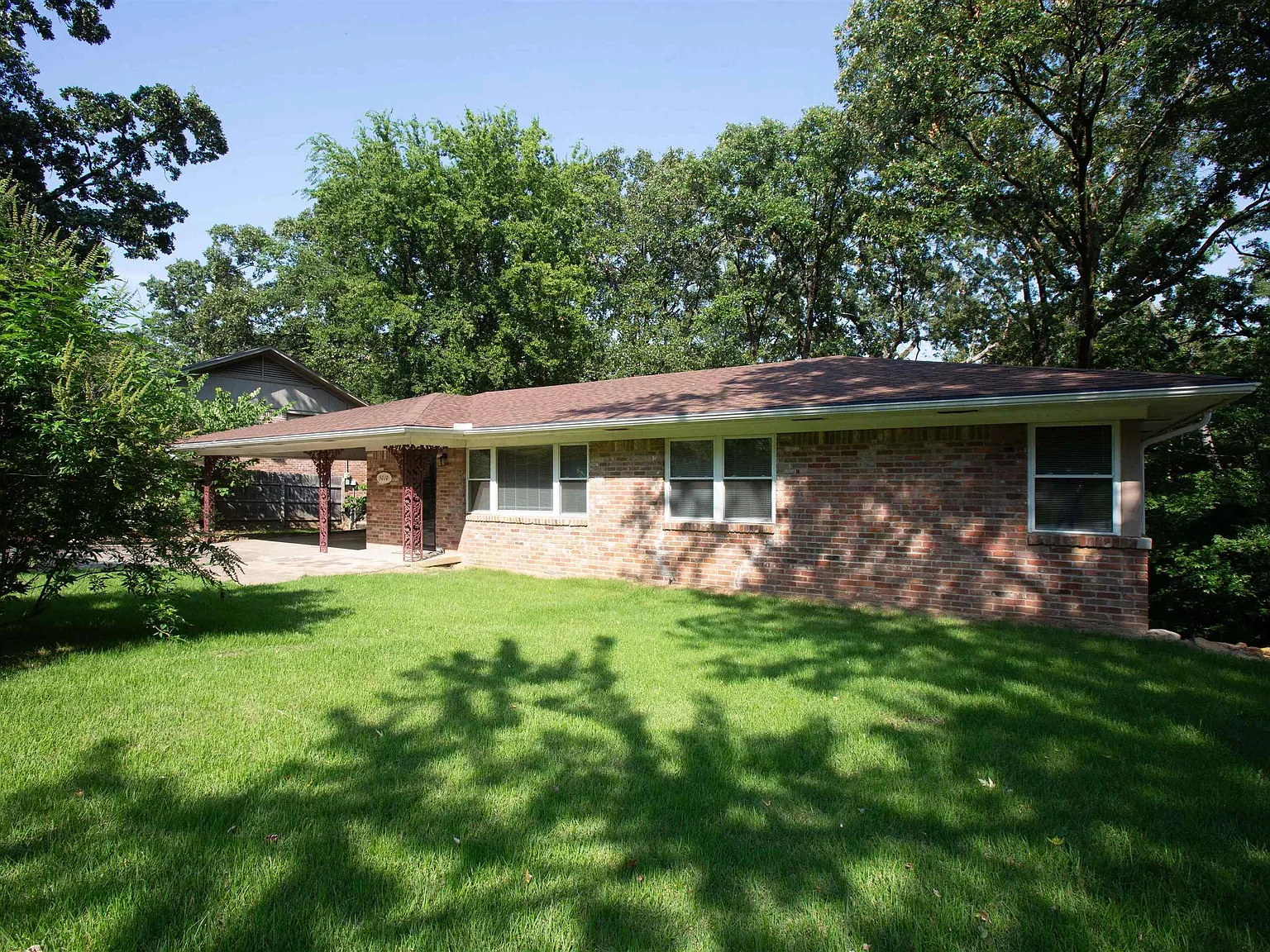 3 bed, 2.0 bath, 1566 sqft, $1,595 — Photo 2