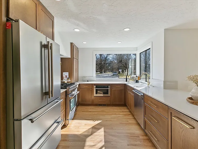 459 S Walnut St — Photo 7