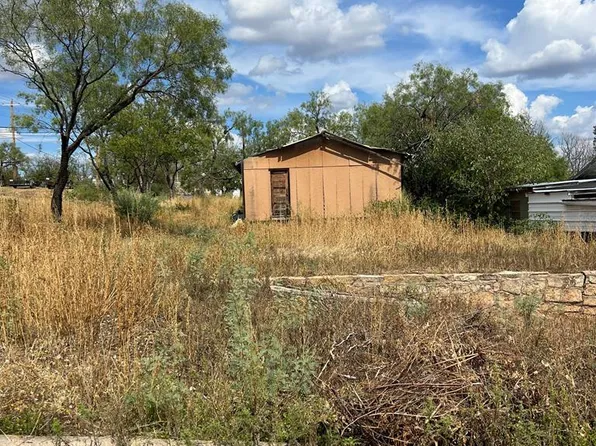 206 N 5th St #9, Ballinger, TX 76821