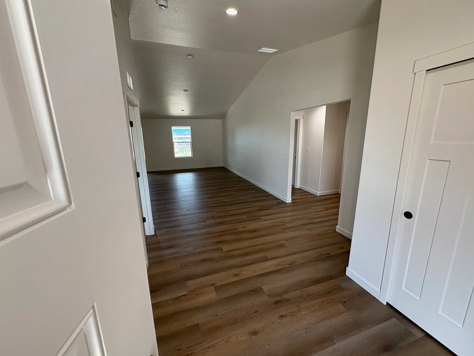423 W Coral Dr — Photo 3