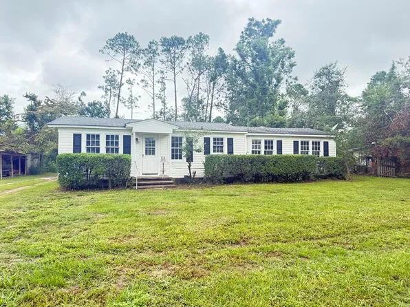 823 Grady Ave N, Douglas, GA 31533