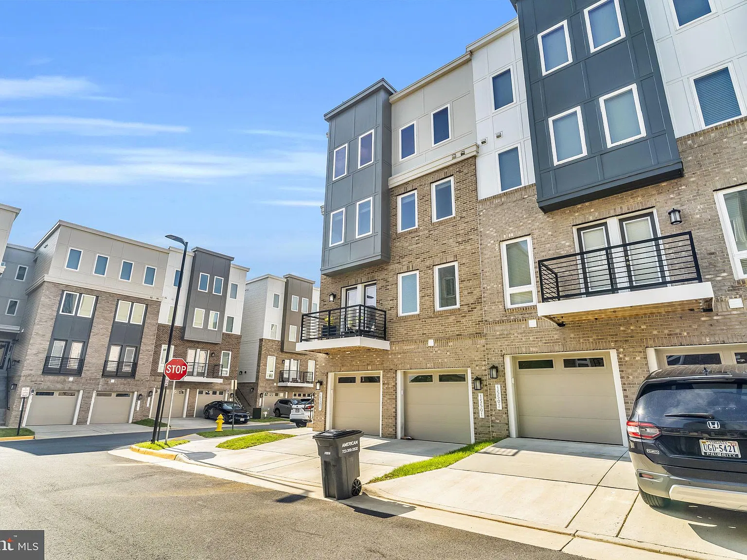 3 bed, 2.5 bath, 1645 sqft, $3,100 — Photo 3