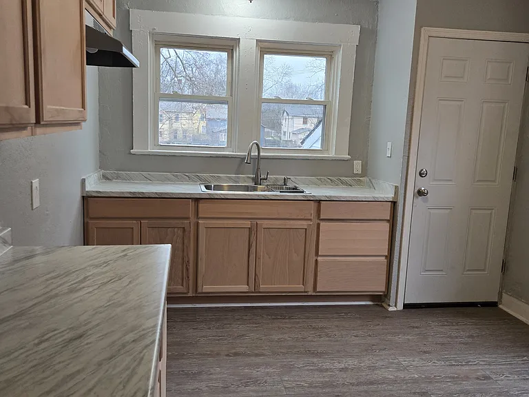 829 S Limestone St #2 — Photo 7