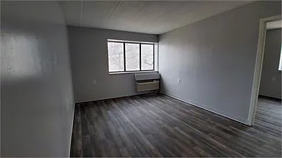318 E Main St — Photo 3