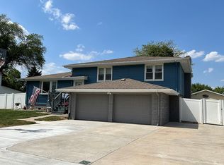 13306 Cooper St, Omaha, NE 68138