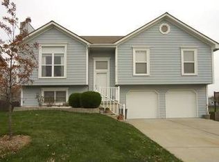 1405 SW Highland Dr, Lees Summit, MO 64081