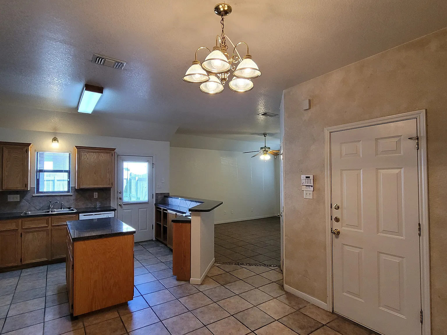 2 bed, 1111 sqft, $1,195 — Photo 4