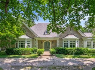 2038 N Geyer Rd, Saint Louis, MO 63131