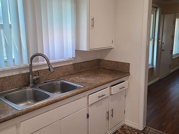 2nd image of 3707 W 109th St #A