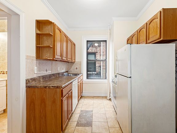 3rd image of 2269 41st St APT 4C