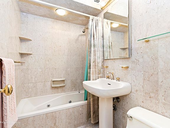 5th image of 345 E 52nd St APT 2E