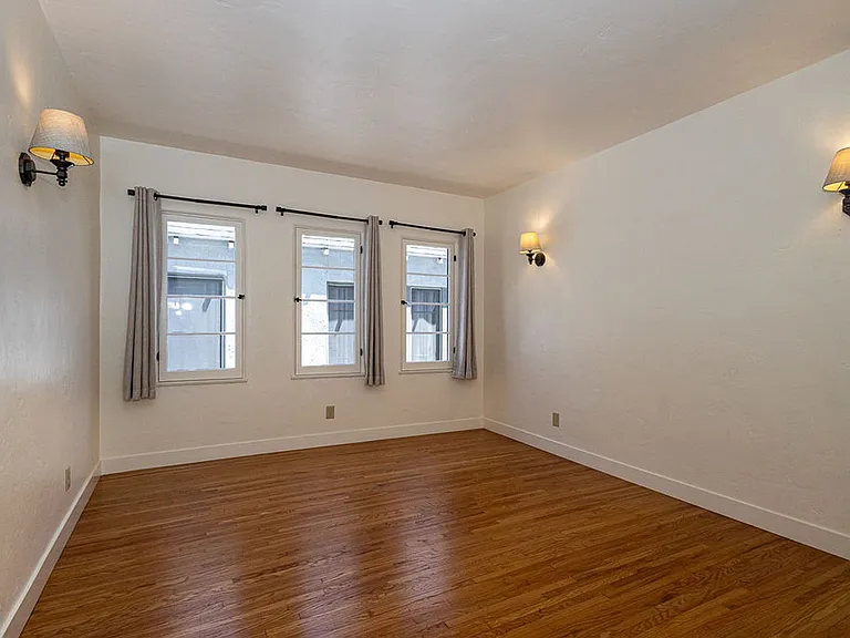 1221 S Sycamore Ave — Photo 41