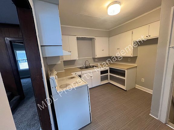 2nd image of 1506 Barnard St