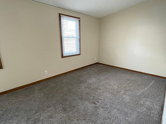 5th image of 511 Orchard Ln