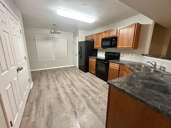 KITCHEN/EAT-IN