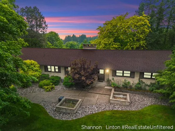 346 Orchard View Dr, Shelby, MI 49455