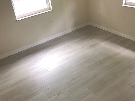2nd image of 1121 S Lincoln Ave