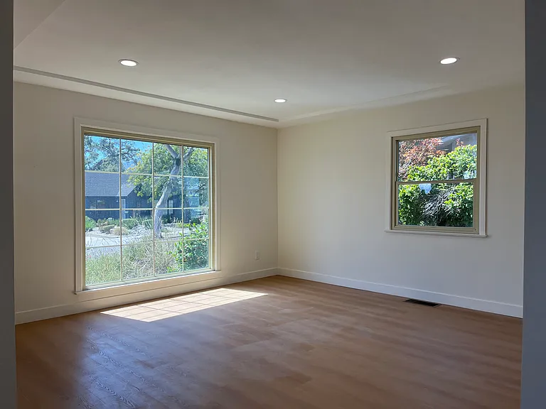 328 N Encinitas Ave — Photo 2