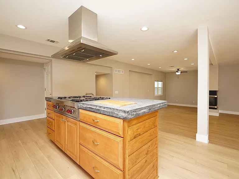 27 Old Ferry Rd — Photo 14