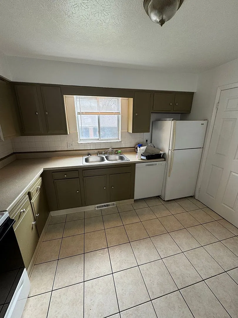 Building Photo - 4503 Hudson Dr