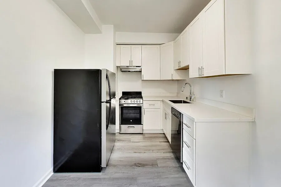 Bright & Updated Studio! — Photo 3