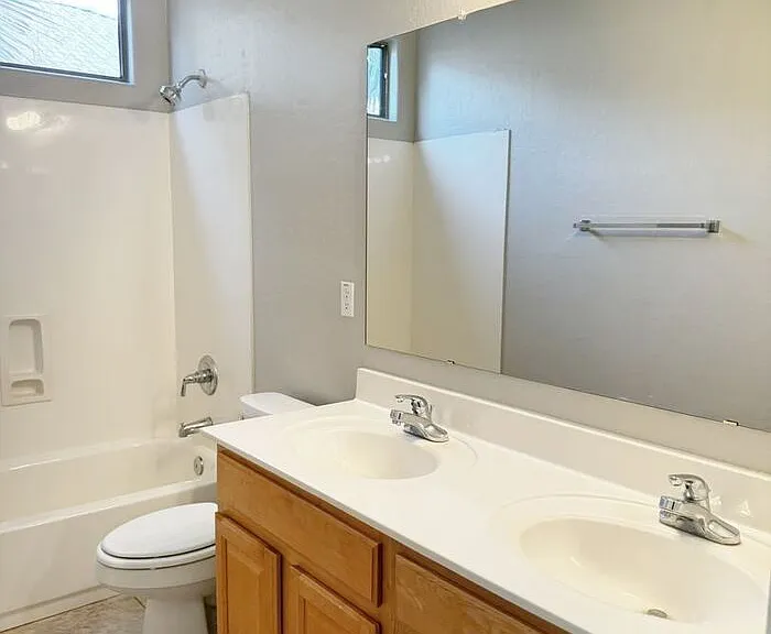 2421 W Ellis St — Photo 26