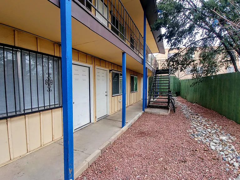 Renovated 1 Bedroom Apartment Close to UNM, CNM, and Roosevelt Park — Photo 23