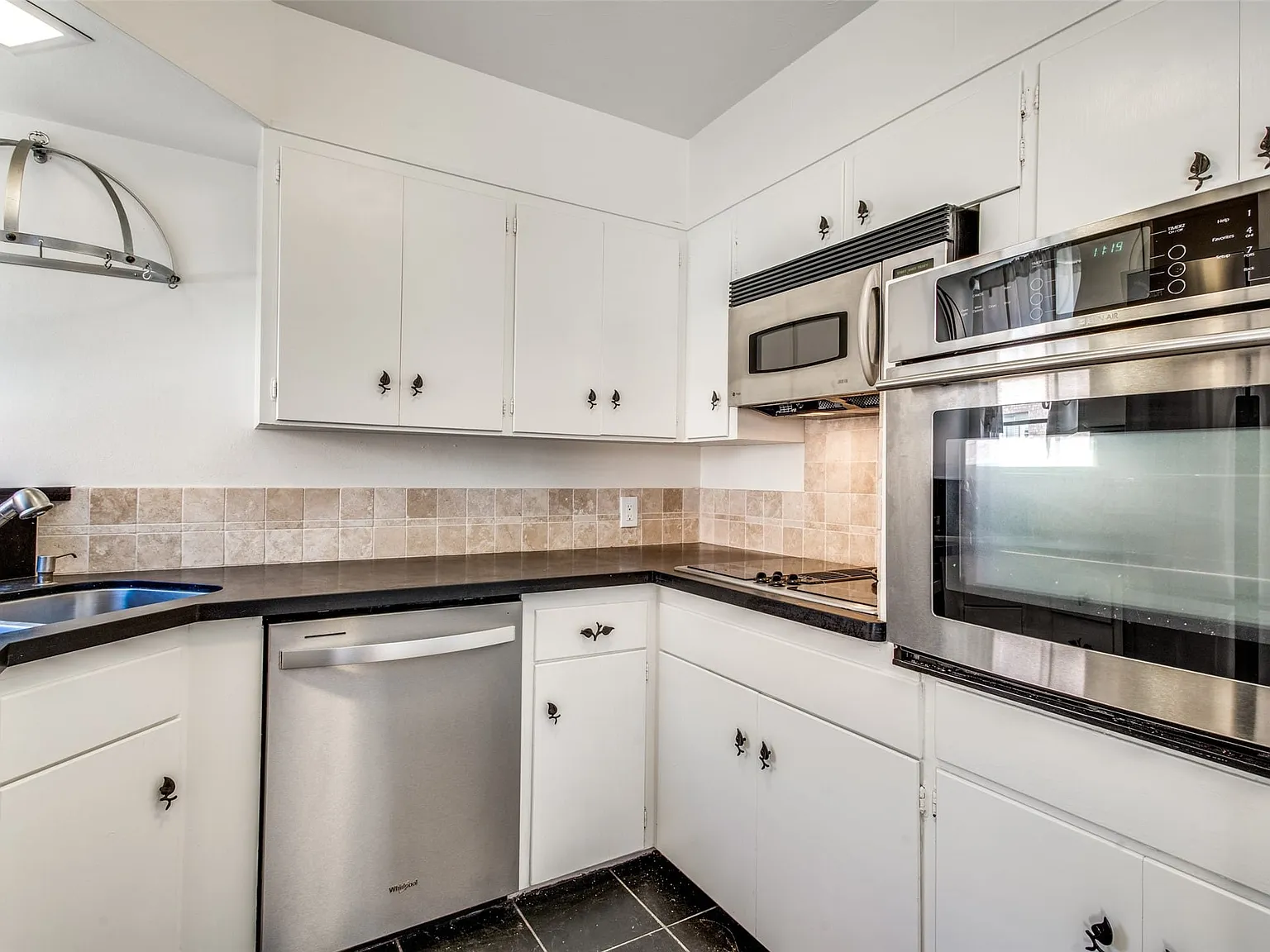 2 bed, 2.0 bath, 1130 sqft, $2,100 — Photo 3