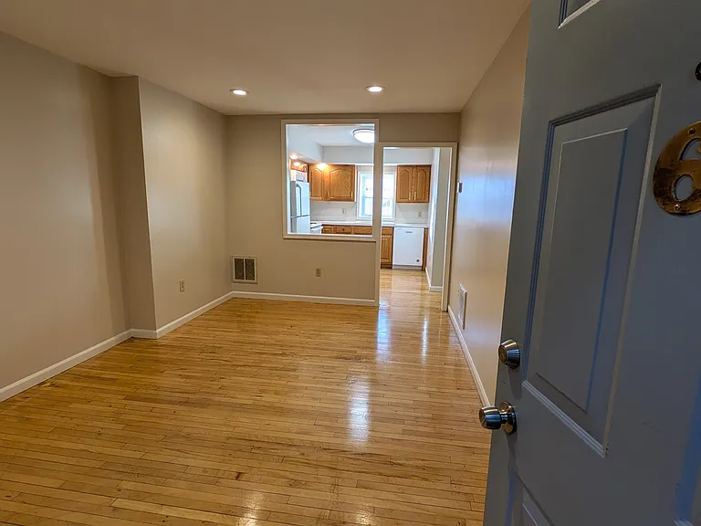 1516 Main St #6 — Photo 20