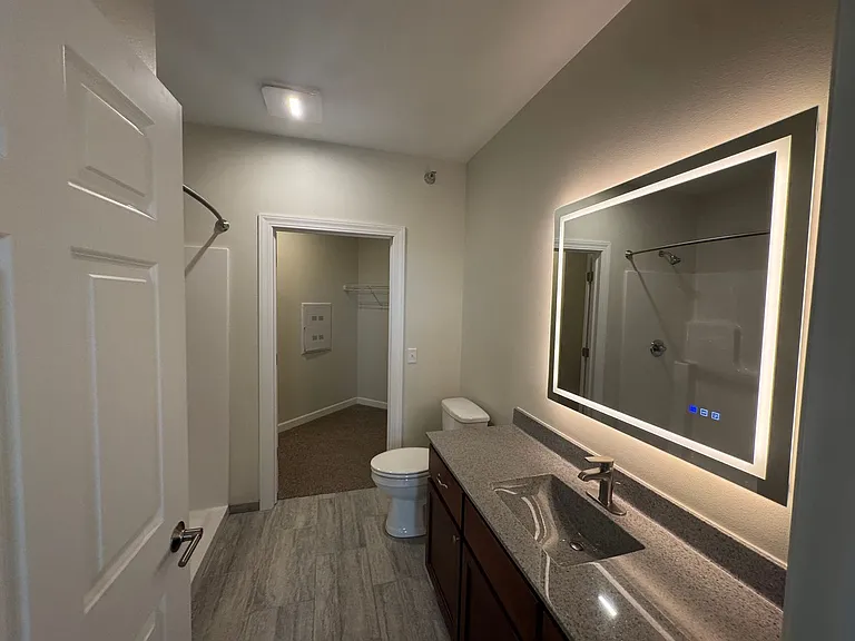 Red Earth Apartments- On Lake Butte Des Morts — Photo 23