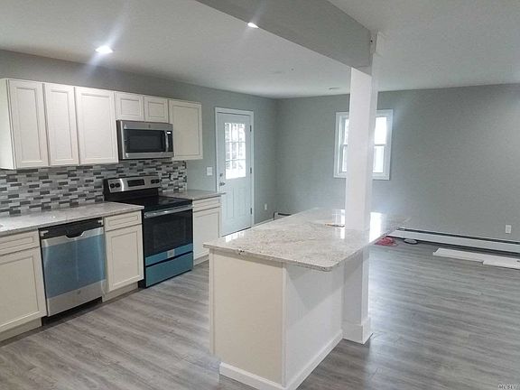 4th image of 8 Auborn Ave