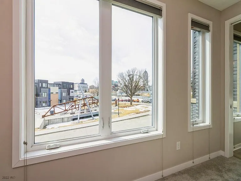 114 E Center St — Photo 12