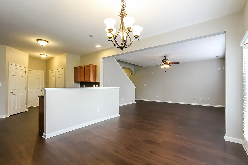 3 bed, 2.5 bath, 2130 sqft, $2,320 — Photo 4
