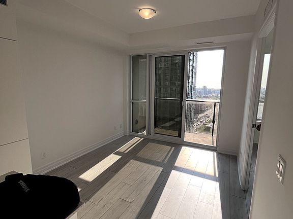 4th image of 30 Elm Dr W #1905