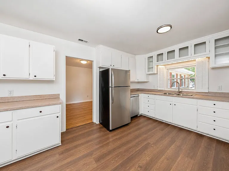 855 Catalina Dr — Photo 4
