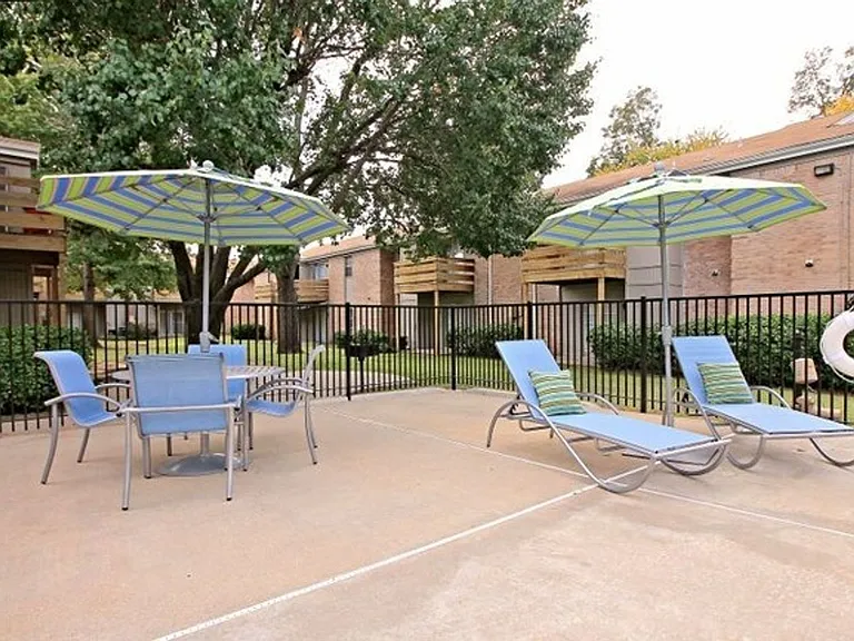 Autumn Woods Apartments — Photo 11