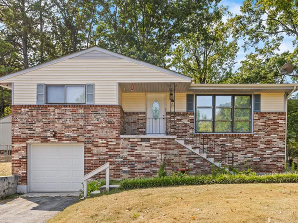 1011 E Circle Dr, Rossville, GA 30741