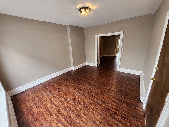 2nd image of 912 W Walnut St #1