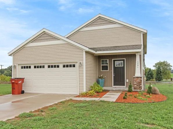 1731 Trent Ridge Ct, Cedar Springs, MI 49319