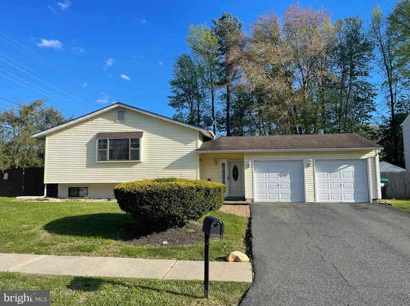 1 Broadleaf Dr, Newark, DE 19702