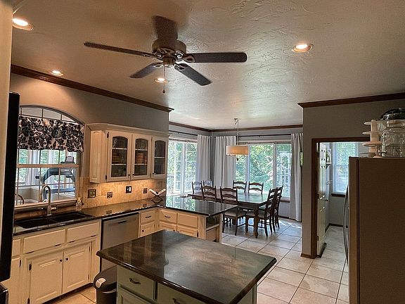 Kitchen - cabinet lighting 