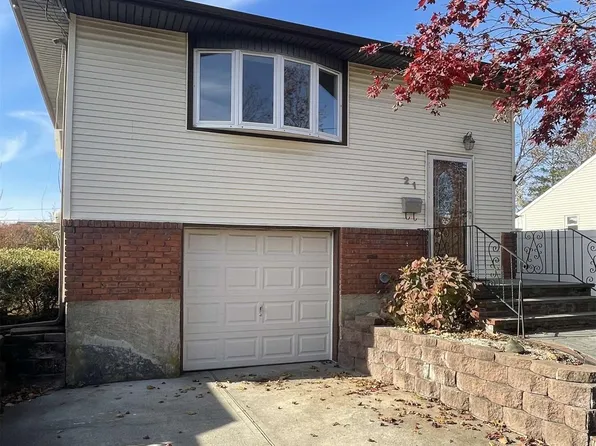 21 Elton Street, Westbury, NY 11590